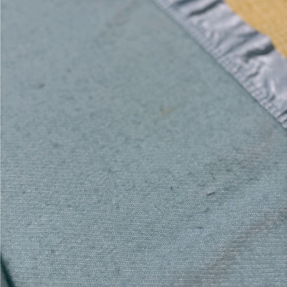 Vintage Kenwood Light Blue Baby Blanket with Satin Trim - Picture 4 of 6